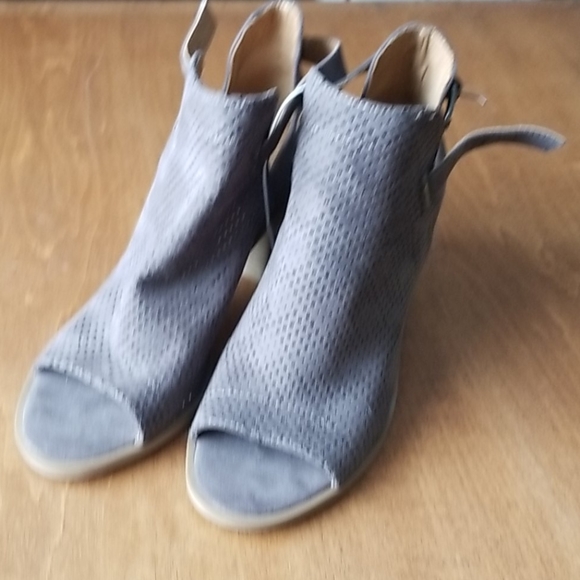 Gray Lizzy Universal thread bootie shoes - Picture 2 of 9